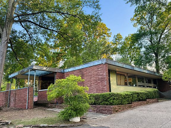 3rd image of 2 Longleaf Ln