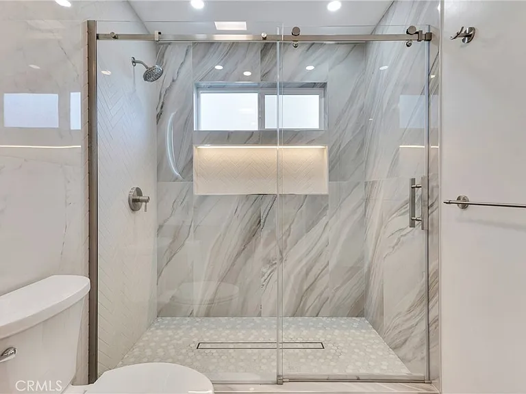 7841 W 83rd St — Photo 34