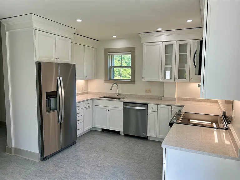 831 Lexington Rd — Photo 12