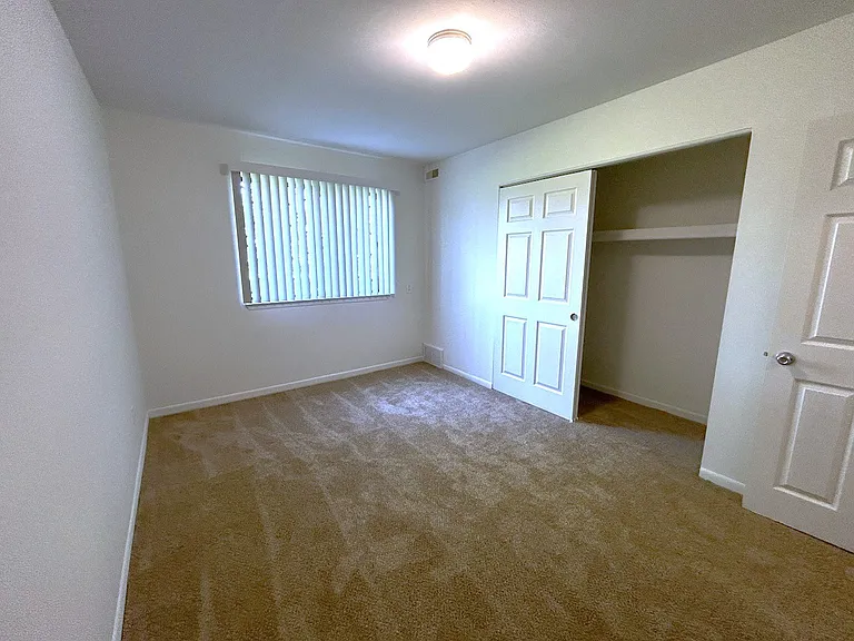 Charter Oaks Apartments — Photo 73