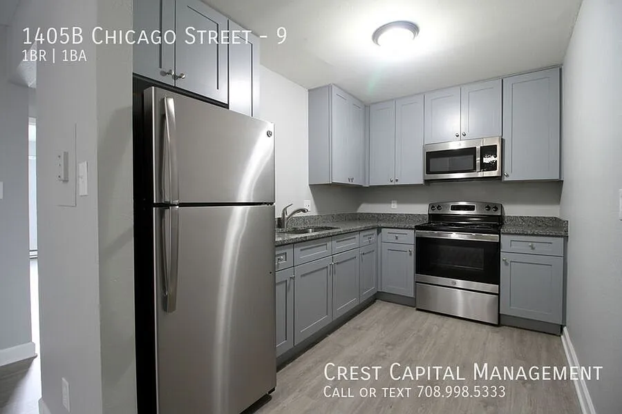 Building Photo - 1411B E Chicago St #13