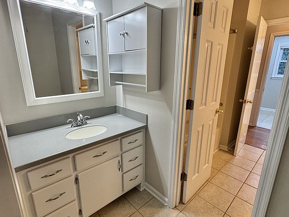 5th image of 45 Gentry Dr