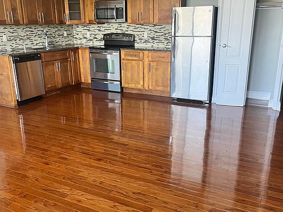 3rd image of 60 Parkway Dr E APT 14L