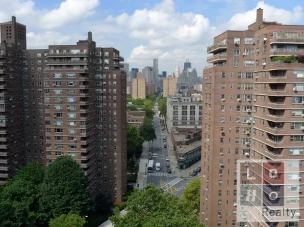 475 Fdr Drive image 1 of 8