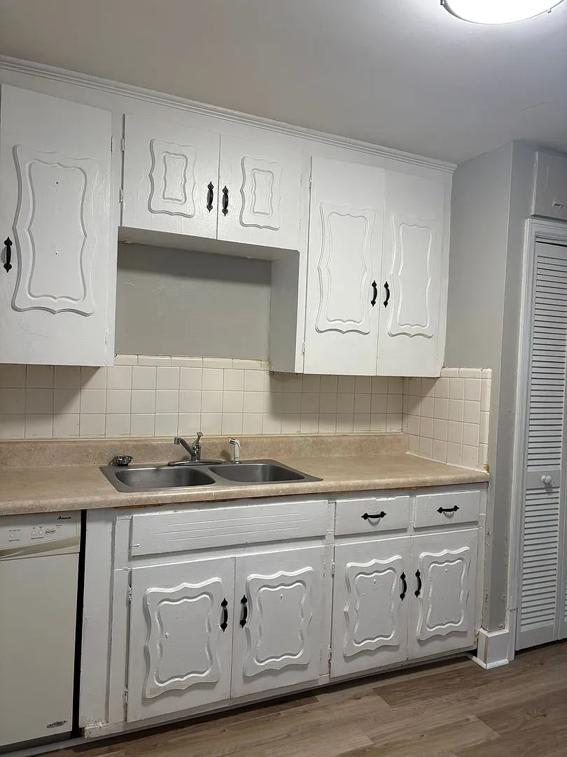 1915 Bullard St 2 Bed, 1 Bath $750/month — Photo 3