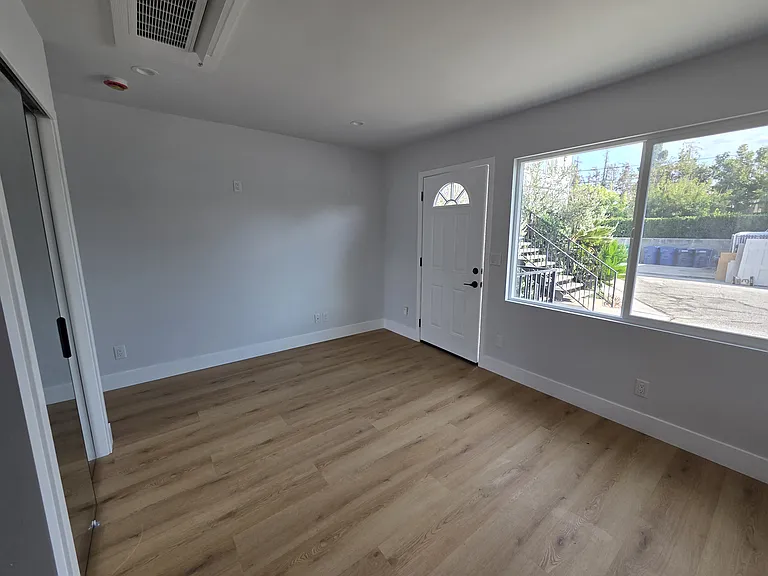 1500 S Glendale Ave #4 — Photo 2
