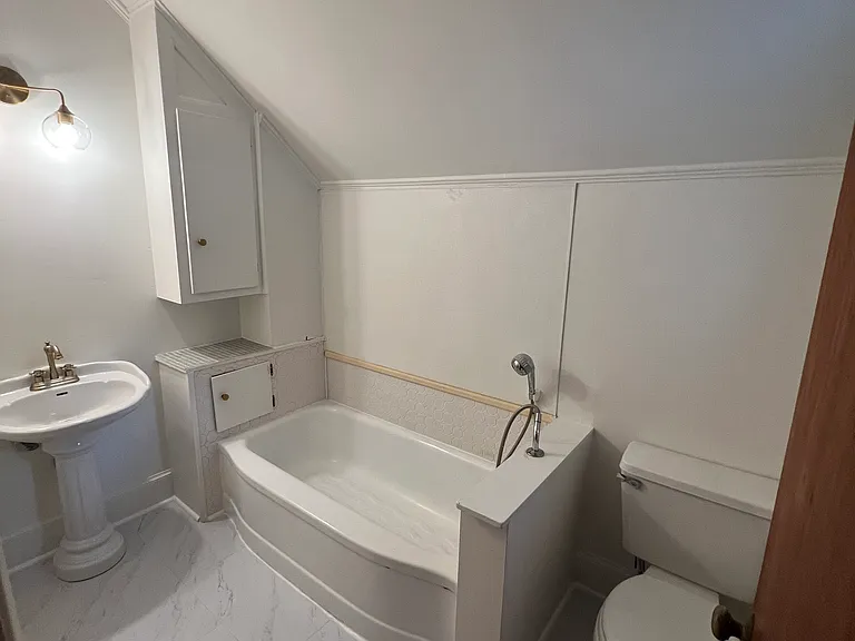 516 N Park St — Photo 36