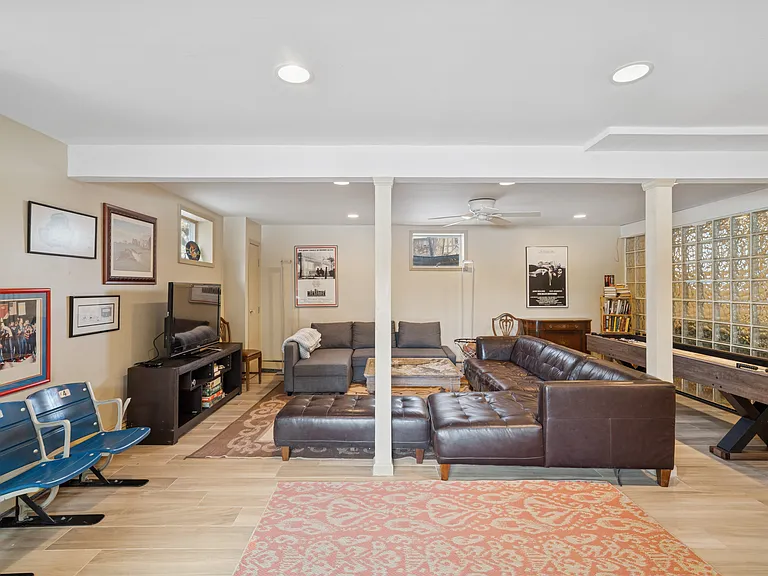 45 Fairlawn Dr — Photo 20
