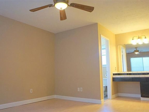 5th image of 124 Wood Hollow Dr