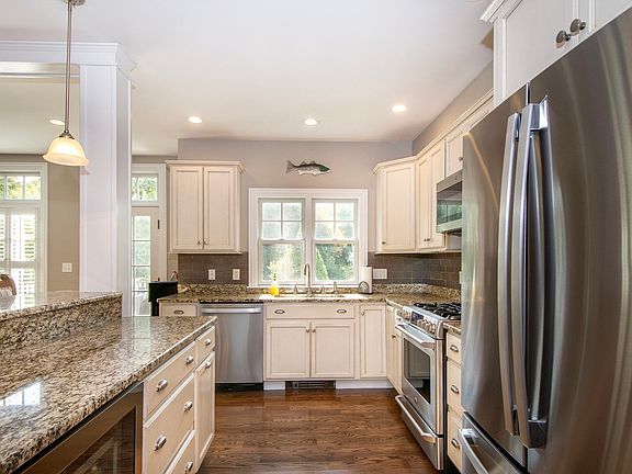 4th image of 22 Spring St