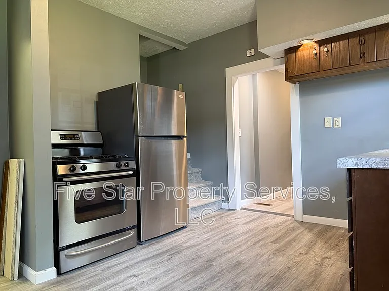 229 W Allen St — Photo 6