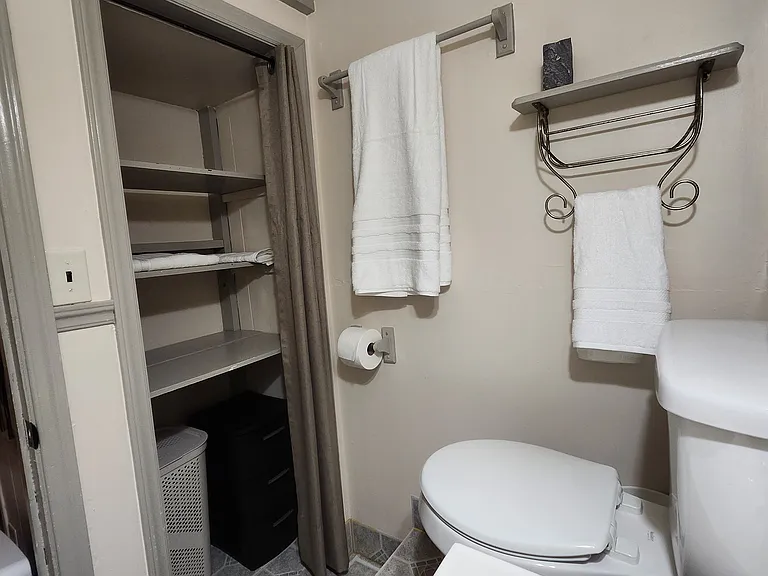 1831 Oxford Ave SW #202 — Photo 12