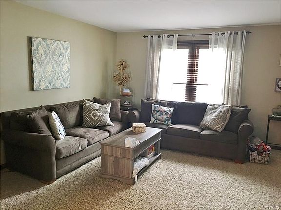 4th image of 165 Brooklane Dr