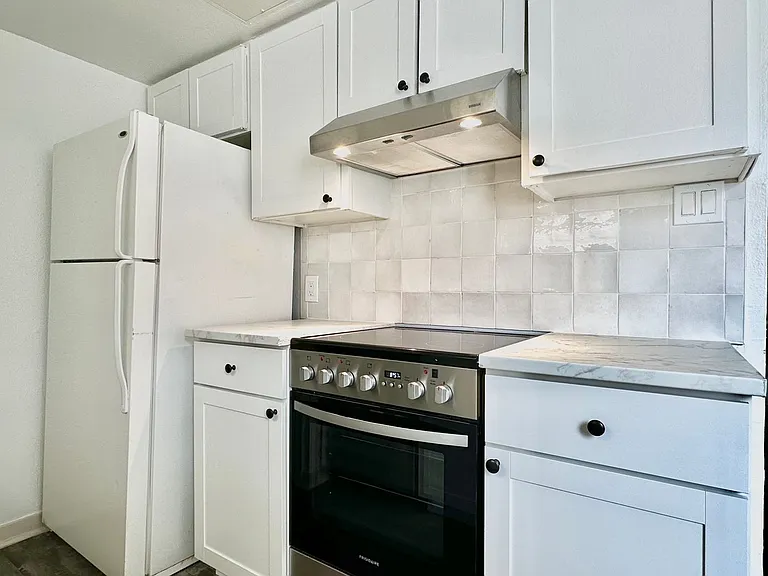 The Campus Edge Apartments — Photo 16