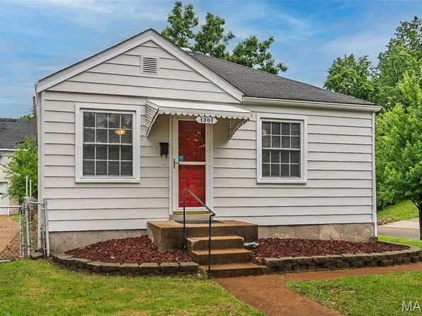 1301 Fairmount Ct, Saint Louis, MO 63139