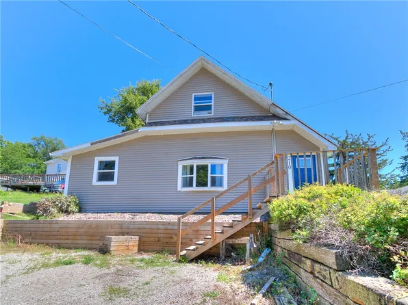 210 S Walnut St, Colfax, IA 50054