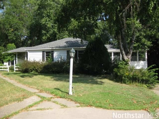 1st image of 635 Viking Dr E