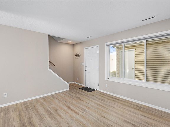 3rd image of 210 Cooper Ct