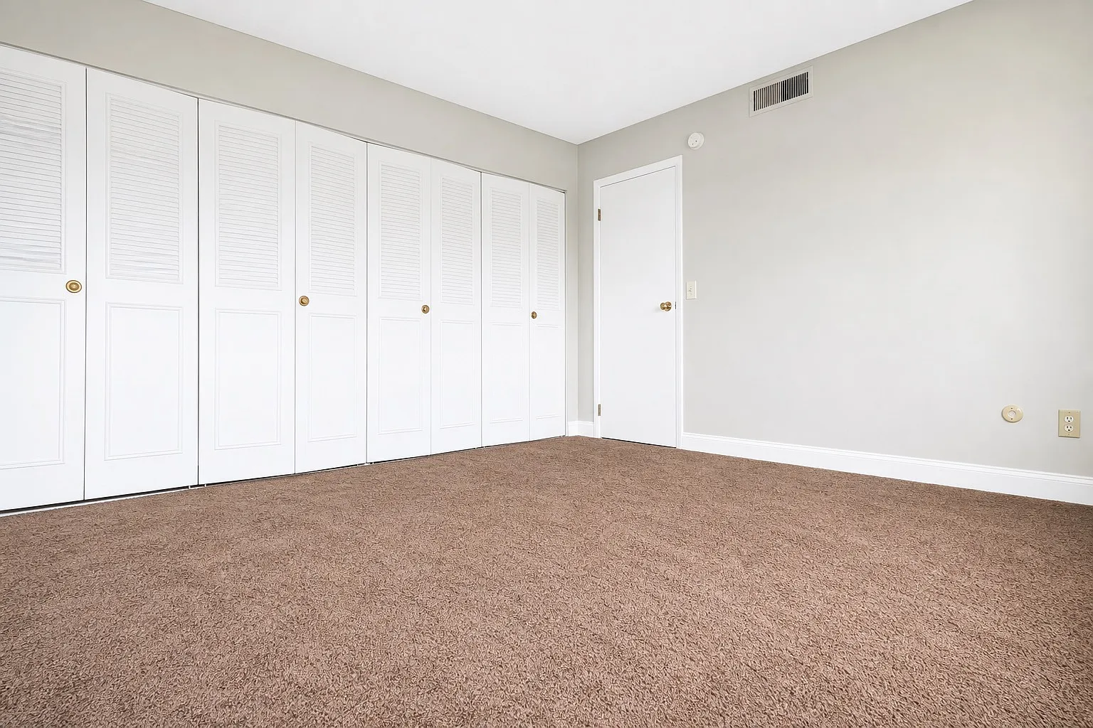 1088 Greentree Rd — Photo 4