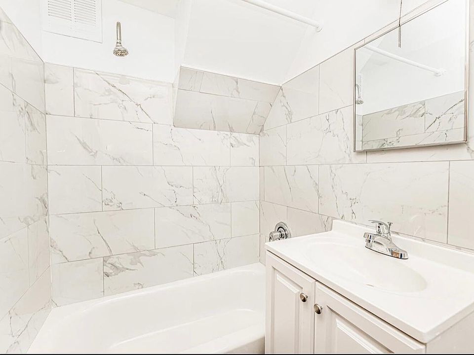2nd image of 1633 Hobart Ave #1