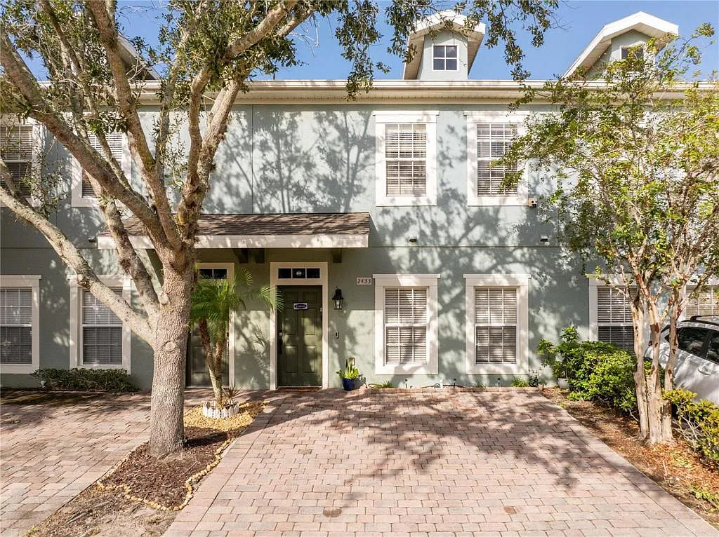 2433 Caravelle Cir — Photo 1