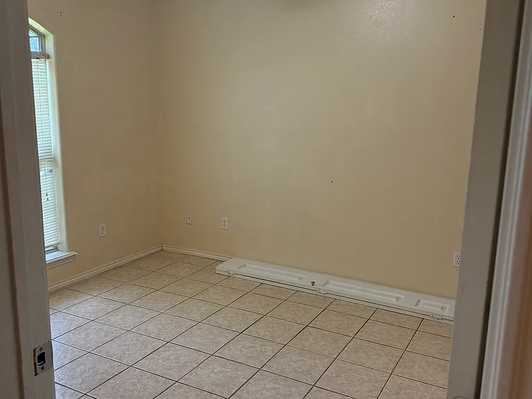 3611 Amando St — Photo 10