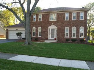 2201 Riverlea Cir, Naperville, IL 60565