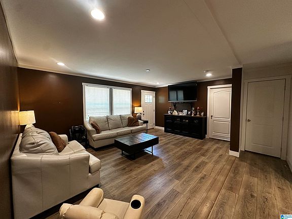 3rd image of 288 Margaret Dr