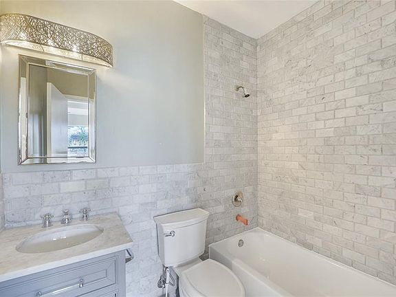 4th image of 1320 Drexel Ave #3A