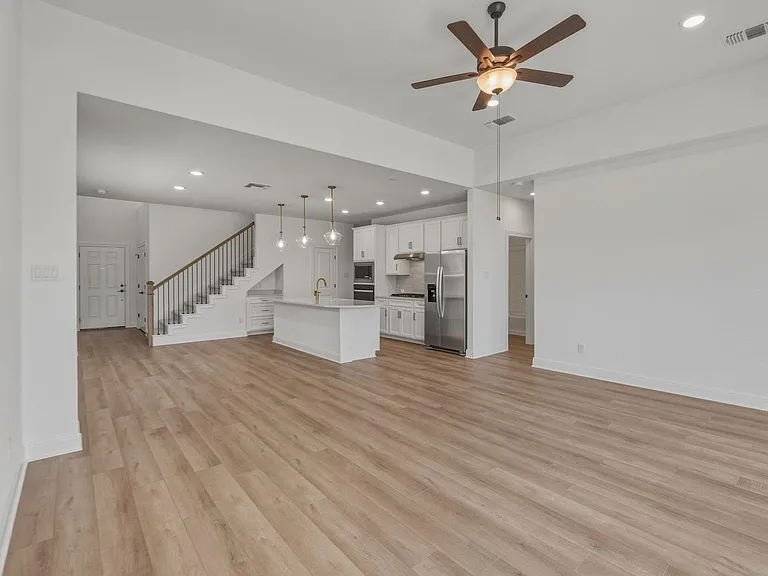 608 Knot Dr — Photo 5