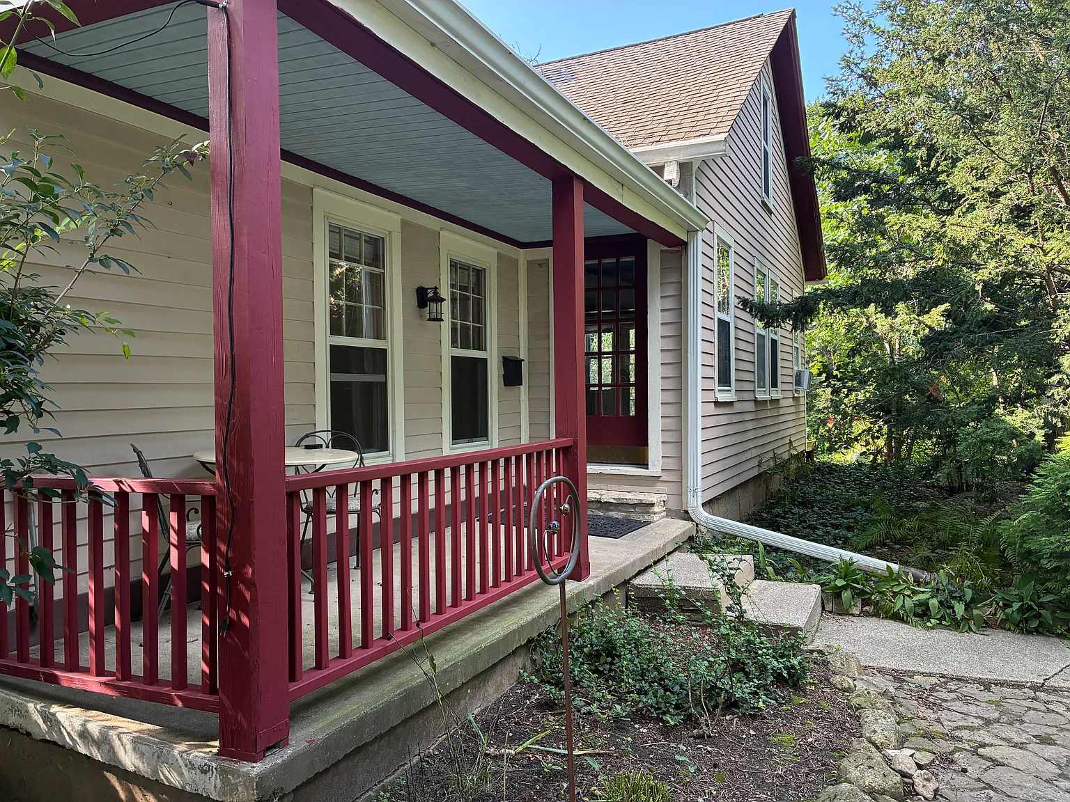 1384 Lake St — Photo 1