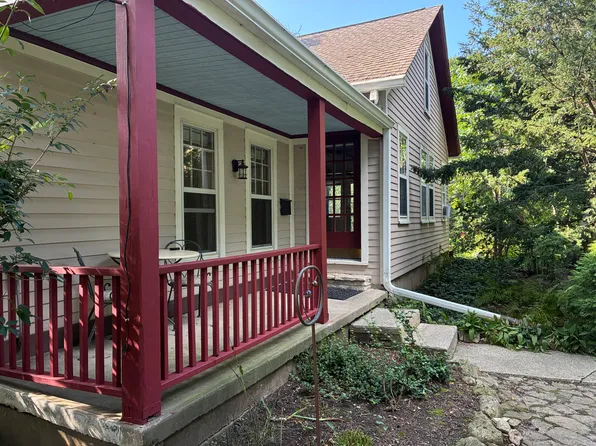1384 Lake St, Libertyville, IL 60048