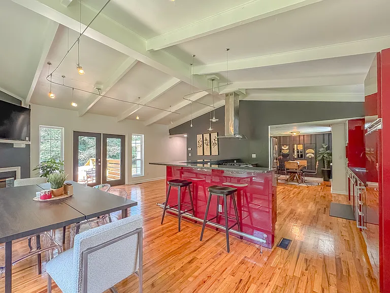 1044 Seminole Dr — Photo 40