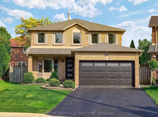 298 Fredericksburg Ct, Mississauga, ON L4Z 2T2