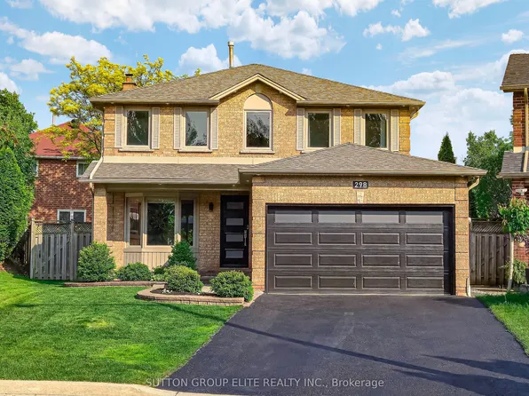 298 Fredericksburg Ct, Mississauga, ON L4Z 2T2