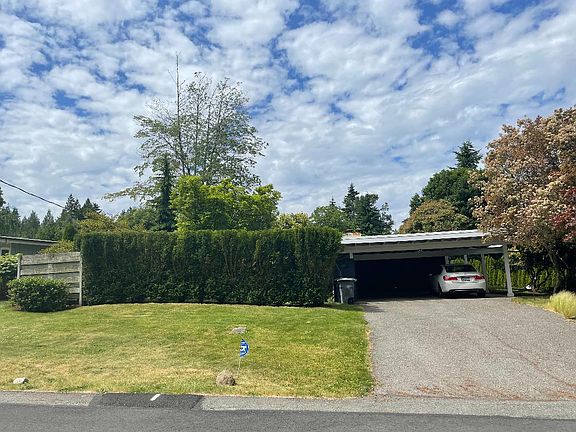 4th image of 3223 103rd Ave NE