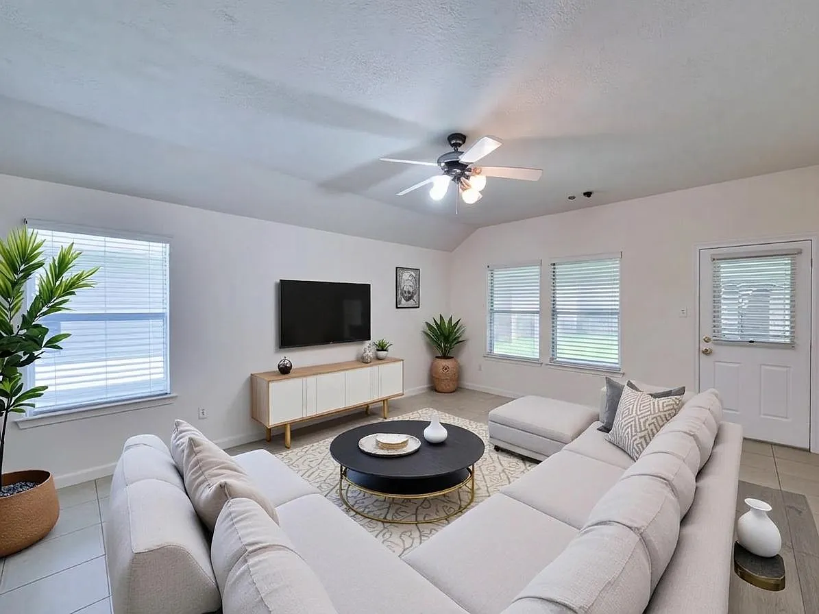 3 bed, 1557 sqft, $2,100 — Photo 3