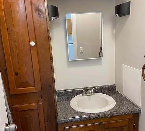 Bathroom sink