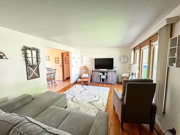 4th image of 72 Stony Way