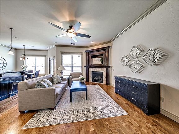 4th image of 605 Summit Park Ct