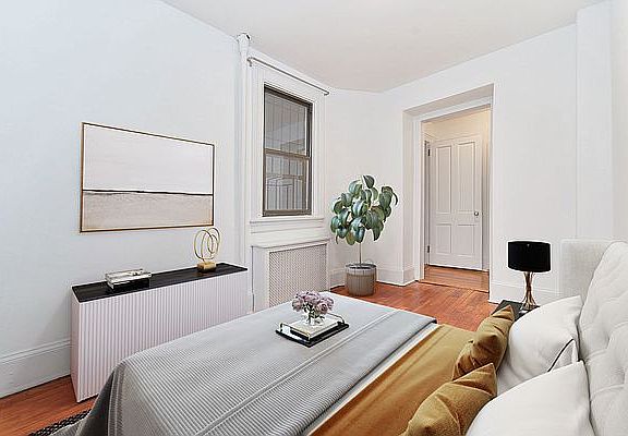 2nd image of 25 E 38th St APT 1R