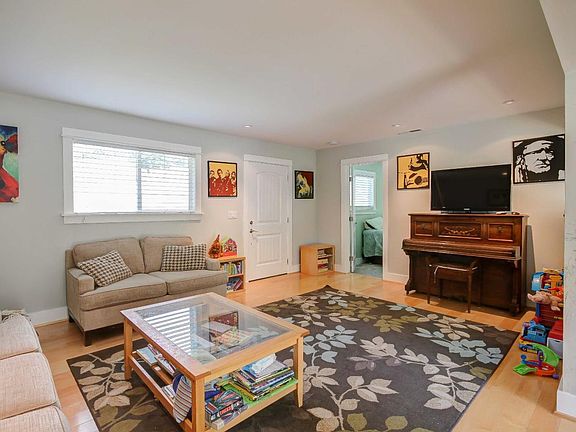 5th image of 291 Snyder Ave