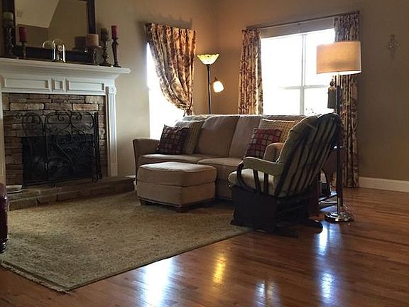 4th image of 30 Kingston Ct