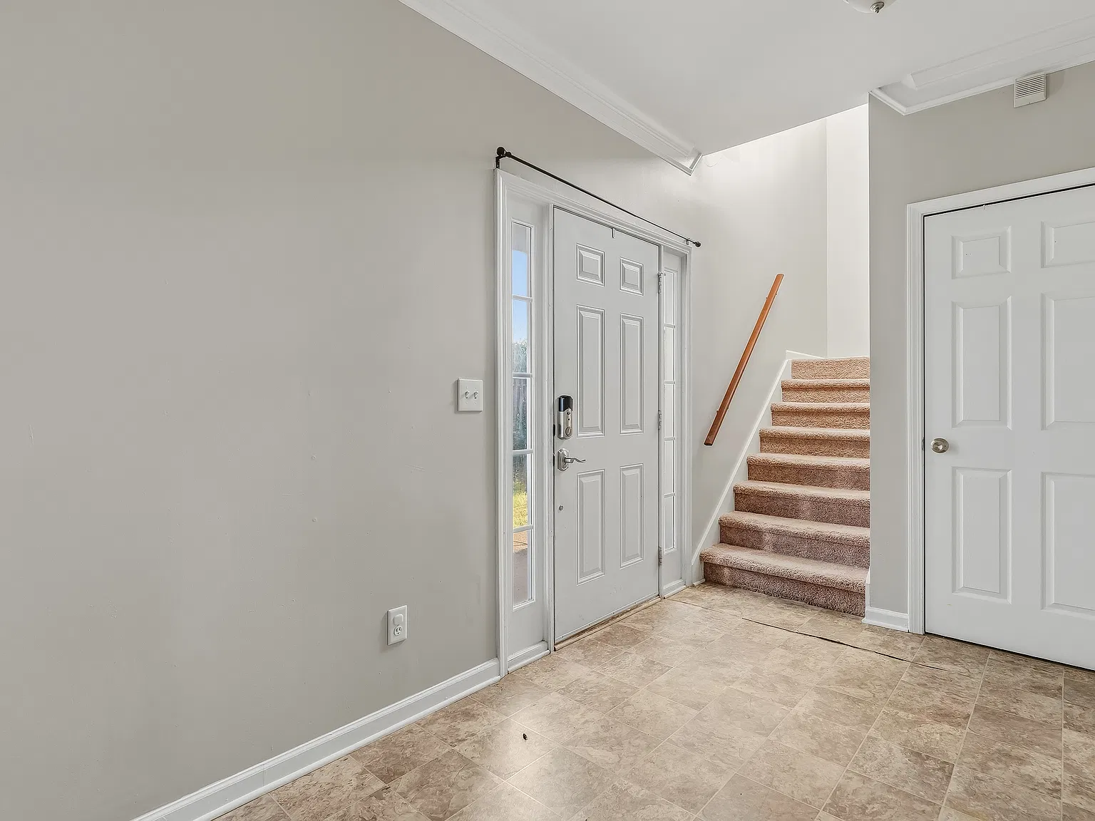 3 bed, 2.5 bath, 1592 sqft, $1,900 — Photo 2