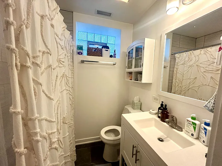 1806 N Paulina St #1-F — Photo 9