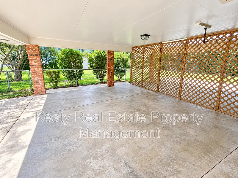 3 bed, 2.0 bath, 1562 sqft, $2,000 — Photo 3