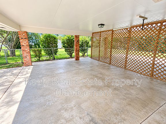 3rd image of 214 Dover Dr