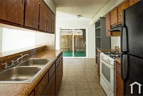 2 bed, $1,300 — Photo 4
