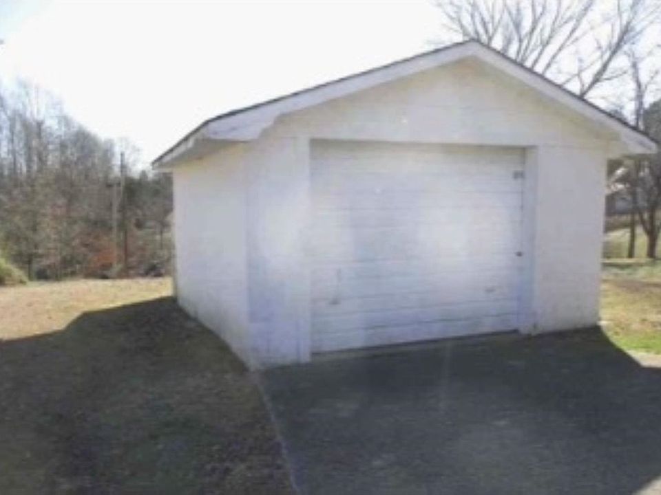 2nd image of 200 Barren Dr