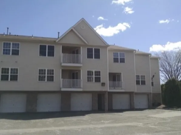 37 Parkside Ct, Wayne, NJ 07470